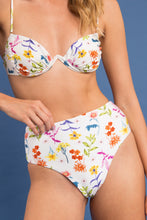 Load image into Gallery viewer, Image 09: Rio De Sol Ensemble Set Countryside Kyra Hotpants