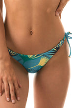 Load image into Gallery viewer, Gallery: Rio De Sol Bas Bottom Flower Geometric Transp Comfort