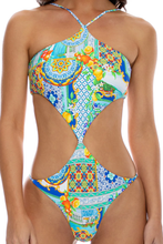 Load image into Gallery viewer, Image 04: Luli Fama Une Pièce Handkerchief Amalfi