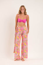 Load image into Gallery viewer, Model Front: Rio De Sol Pantalon De Plage Lyla Pants Knot