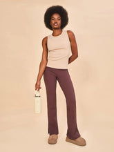 Load image into Gallery viewer, Model Front: Uv Line Fitness Haut Regata Fem Ribbed Sand Upf50+