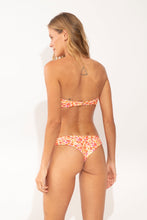 Load image into Gallery viewer, Model Back: Rio De Sol Haut Top Ditsy-Butter Sara