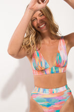 Load image into Gallery viewer, Image 04: Rio De Sol Haut Top River Halter-Cos