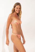 Load image into Gallery viewer, Image 04: Rio De Sol Haut Top Ditsy-Butter Juliette