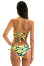 Load image into Gallery viewer, Model Back: Rio De Sol Haut Top Lemon Flower Transpassado