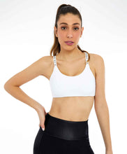 Load image into Gallery viewer, Model Front: Alto Giro Fitness Haut Top Bodytex Alcas Personalizadas Branco