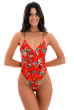 Load image into Gallery viewer, Model Front: Rio De Sol Une Pièce Wildflowers Sofia