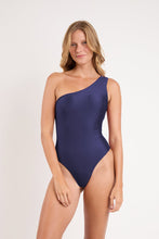 Load image into Gallery viewer, Model Front: Rio De Sol Une Pièce Touch-Marinho Sienna