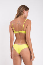 Load image into Gallery viewer, Model Back: Rio De Sol Haut Top Citrico Bandeau-Crispy
