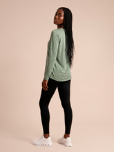 Load image into Gallery viewer, Model Back: Uv Line T-Shirt Longsleeve Fem New Fit Mix Grey Upf50+