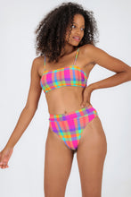 Load image into Gallery viewer, Model Front: Rio De Sol Haut Top Tulip-Garden Bandeau-Reto
