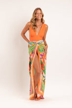 Load image into Gallery viewer, Model Front: Rio De Sol Pareo Tropical Canga