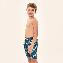 Load image into Gallery viewer, Image 02: Uv Line Maillot De Bain Garçon Shorts Aqua Hibiscus Kids Upf50+