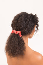 Load image into Gallery viewer, Model Front: Rio De Sol Chouchou Malibu-Nina Scrunchie