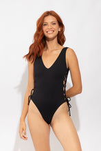 Load image into Gallery viewer, Model Front: Rio De Sol Une Pièce Solar-Black Zoe