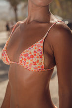 Load image into Gallery viewer, Image 13: Rio De Sol Haut Top Ditsy-Butter Lia