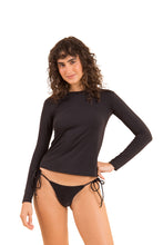 Load image into Gallery viewer, Model Front: Rio De Sol Haut Nero Rash-Guard