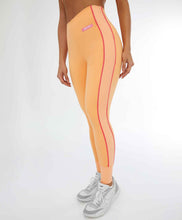 Load image into Gallery viewer, Model Front: Alto Giro Fitness Bas Legging Blackout Ii C/ Recorte Verticale Laranja Gym