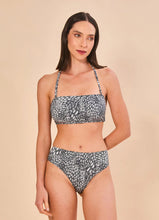 Load image into Gallery viewer, Model Front: Uv Line Ensemble Set Bandeau Asas Upf50+