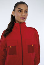 Load image into Gallery viewer, Image 05: Alto Giro Fitness Haut Jaqueta Techno Taslon Com Bolsos Vermelho Haute Red
