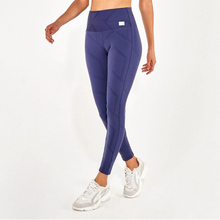 Load image into Gallery viewer, Model Front: Alto Giro Fitness Bas Legging Circuit Blackout Cinza Graystone