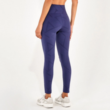 Load image into Gallery viewer, Model Back: Alto Giro Fitness Bas Legging Circuit Blackout Cinza Graystone