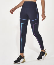 Load image into Gallery viewer, Model Front: Alto Giro Fitness Bas Legging Hyper Linhas Fusionadas Preto