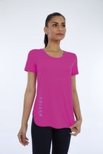 Load image into Gallery viewer, Model Front: Alto Giro Fitness Haut T-Shirt Skin Fit Inspiracionais Pink Choque