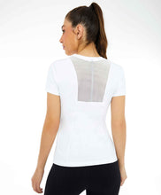 Load image into Gallery viewer, Model Back: Alto Giro Fitness Haut T-Shirt Skin Fit Recortes Com Refletivos Branco Optico