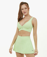 Load image into Gallery viewer, Model Front: Alto Giro Fitness Haut Top Bodytex Regata Verde Joy