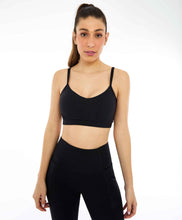 Load image into Gallery viewer, Model Front: Alto Giro Fitness Haut Top Unique Reverse Preto