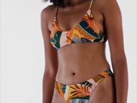 Load and play video in Gallery viewer, Video: Rio De Sol Ensemble Set El-Arco Bralette Essential-Comfy