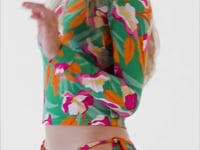 Load and play video in Gallery viewer, Video: Rio De Sol Haut Top Green-Bloom Rash-Guard