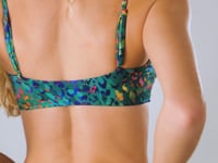 Load and play video in Gallery viewer, Video: Rio De Sol Haut Top Wilds Bandeau-Reto