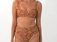 Load and play video in Gallery viewer, Video: Rio De Sol Bas Bottom Bouquet Hotpants