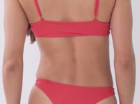 Load and play video in Gallery viewer, Video: Wednesday In Hawaii By Rio De Sol Haut Top Hibiscus Hana