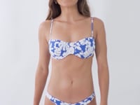 Load and play video in Gallery viewer, Video: Wednesday In Hawaii By Rio De Sol Haut Top Pua-Pacifica Coral