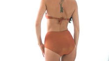 Load and play video in Gallery viewer, Video: Rio De Sol Bas Calcinha Radiante Canela Hot Pant