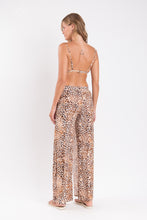 Load image into Gallery viewer, Model Back: Rio De Sol Pantalon De Plage Leopard Wide Pants
