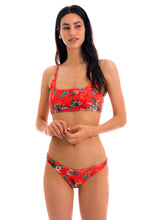 Load image into Gallery viewer, Model Front: Rio De Sol Haut Top Wildflowers Bra-Sport