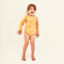 Load image into Gallery viewer, Model Front: Uv Line Maillot De Bain Bébé Baby Solar Amarelo Upf50+