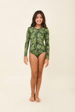 Load image into Gallery viewer, Model Front: Uv Line Une Pièce Fille Girl Macae Folhagem Verde Upf50+