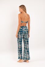 Load image into Gallery viewer, Model Back: Rio De Sol Pantalon De Plage Azule Murana Pants
