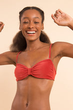 Load image into Gallery viewer, Image 08: Rio De Sol Ensemble Set Malibu-Chili Bandeau-Duo Essential
