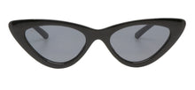 Load image into Gallery viewer, Model Front: Iyu Lunettes De Soleil Sigrid Noir
