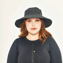 Load image into Gallery viewer, Model Front: Uv Line Chapeau Souple/Capeline Hat Lyon Nac L Fem Black Upf50+
