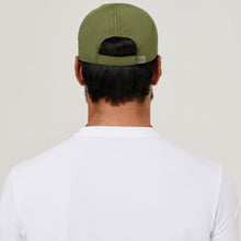 Load image into Gallery viewer, Model Back: Uv Line Casquette Cap Uv Pro Masc Green Militar Upf50+
