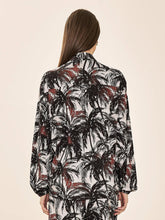 Load image into Gallery viewer, Model Back: Uv Line Chemise Shirt Vitoria Coqueiros Upf50+
