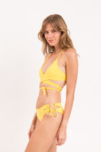 Load image into Gallery viewer, Image 09: Rio De Sol Haut Top Amarelo Kate
