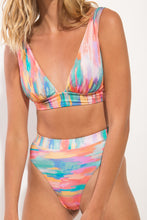 Load image into Gallery viewer, Image 07: Rio De Sol Ensemble Set River Halter-Cos Hotpant-Cos
